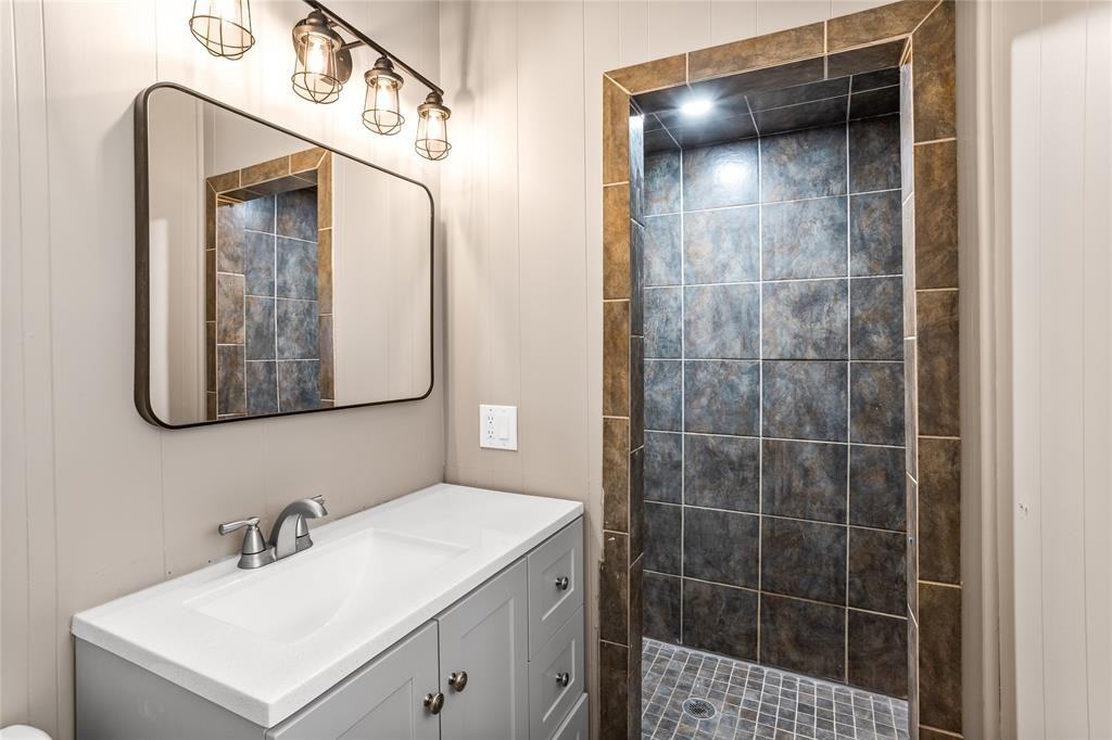 102 Oak Street - Photo 3 of 36