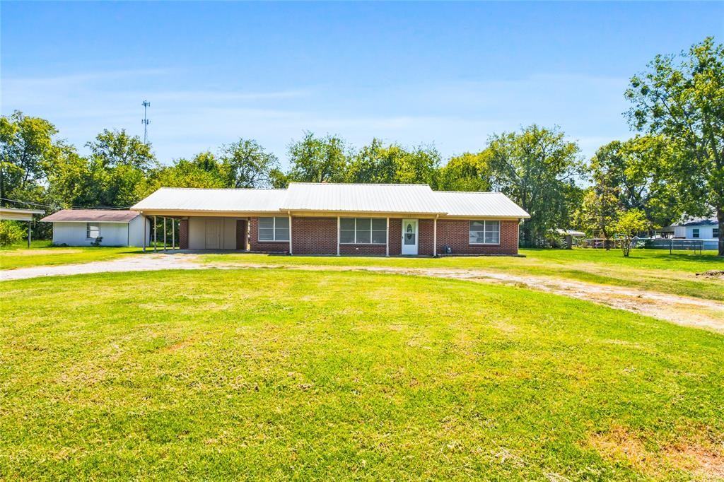 102 Oak Street - Photo 4 of 36