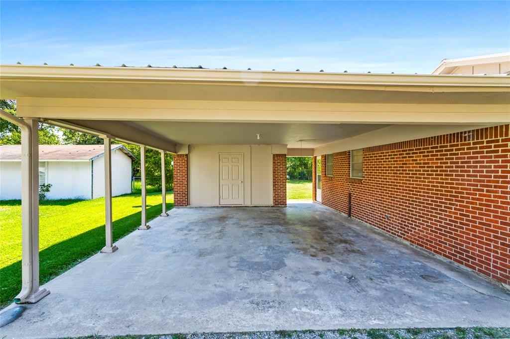 102 Oak Street - Photo 5 of 36