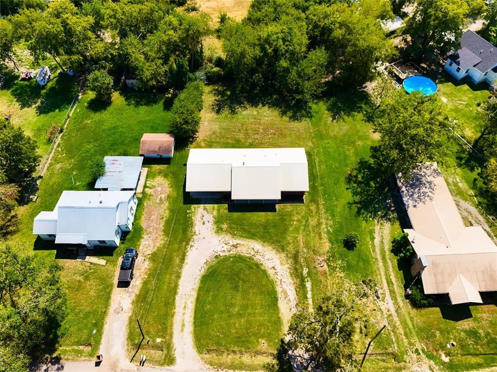 102 Oak Street - Photo 6 of 36