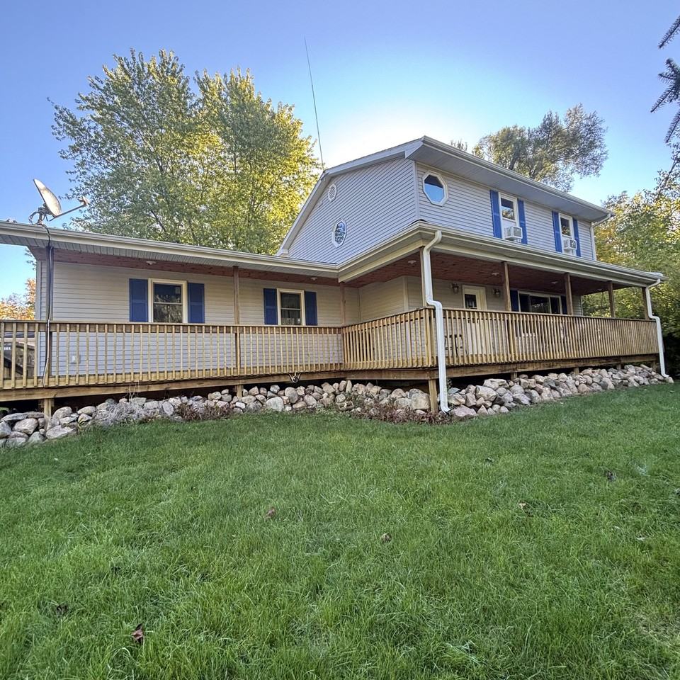 15205 Wacousta Road - Photo 2 of 23