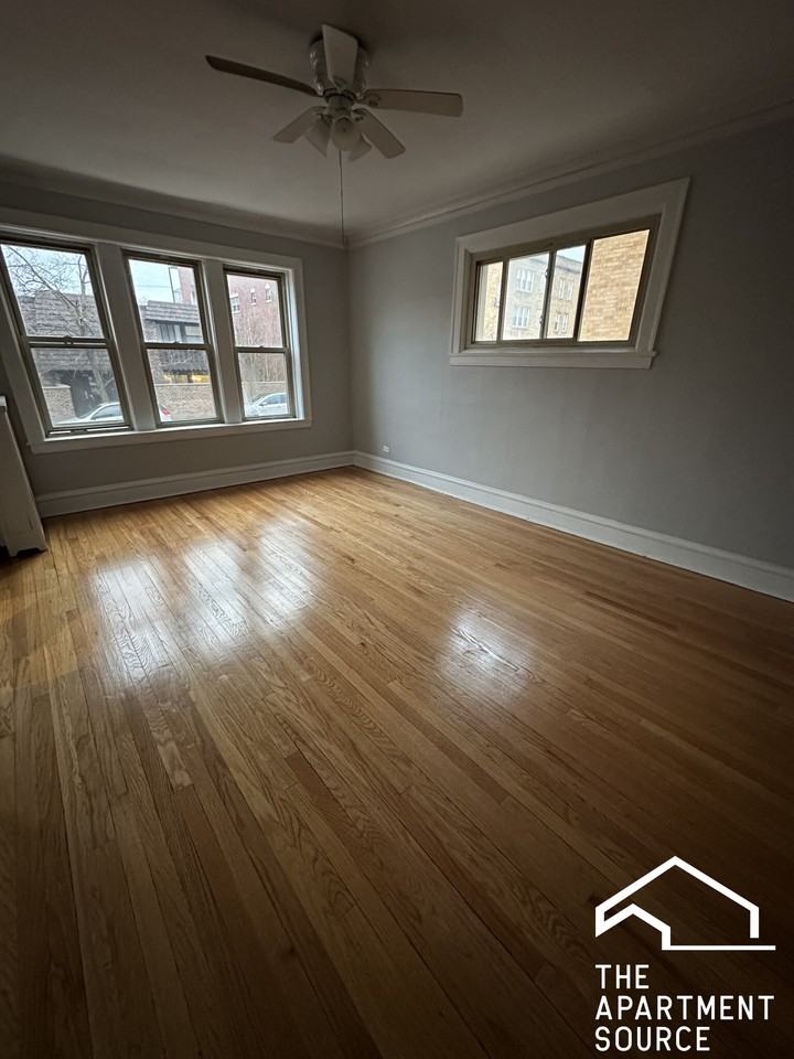 3442 W Foster Ave #1S - Photo 2 of 10