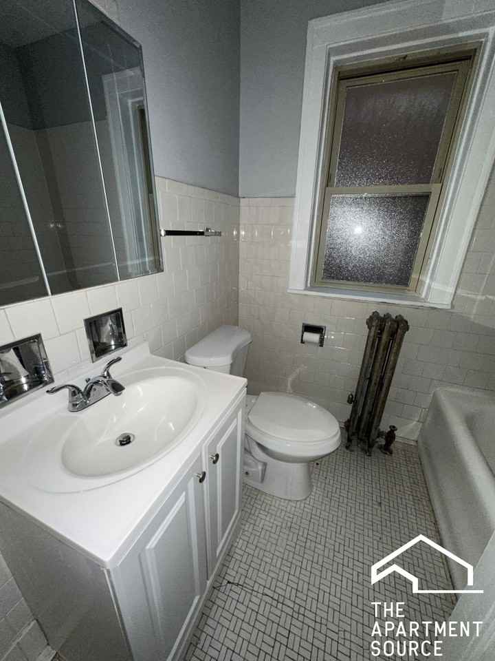 3442 W Foster Ave #1S - Photo 6 of 10