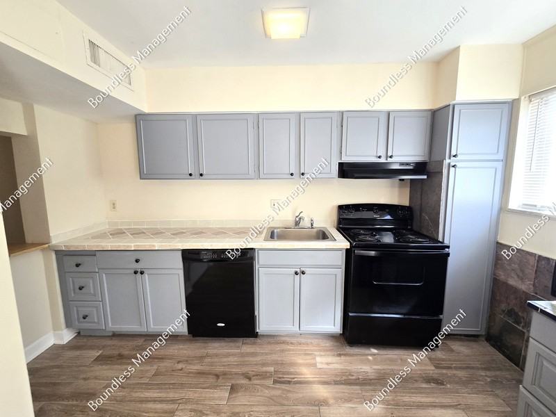 3081 Colonial Way #B - Photo 5 of 15