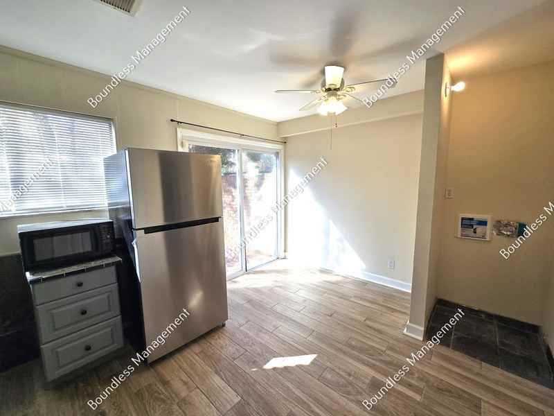 3081 Colonial Way #B - Photo 6 of 15