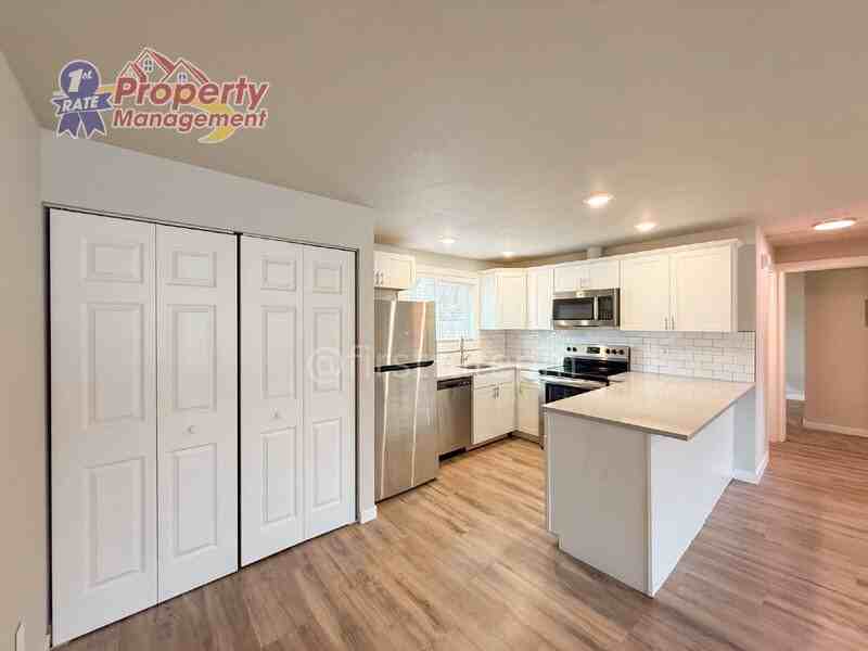 3881 W Glendale St - Photo 6 of 20