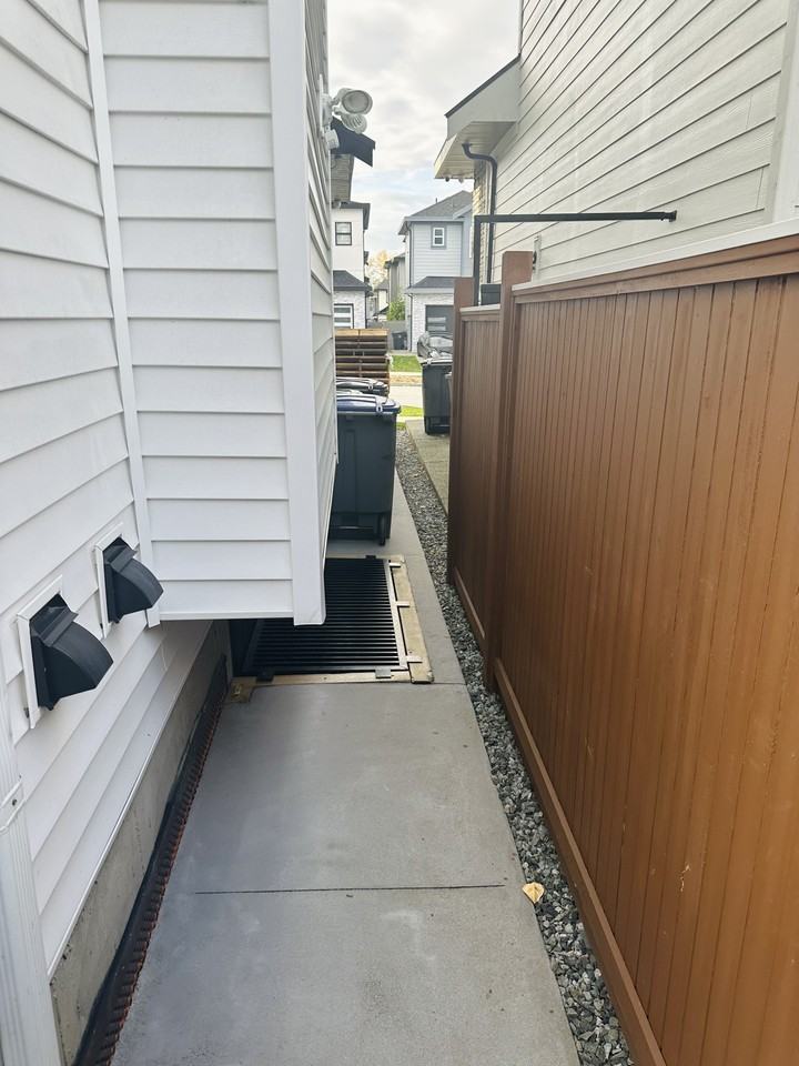 5936 140B Street - Photo 2 of 30