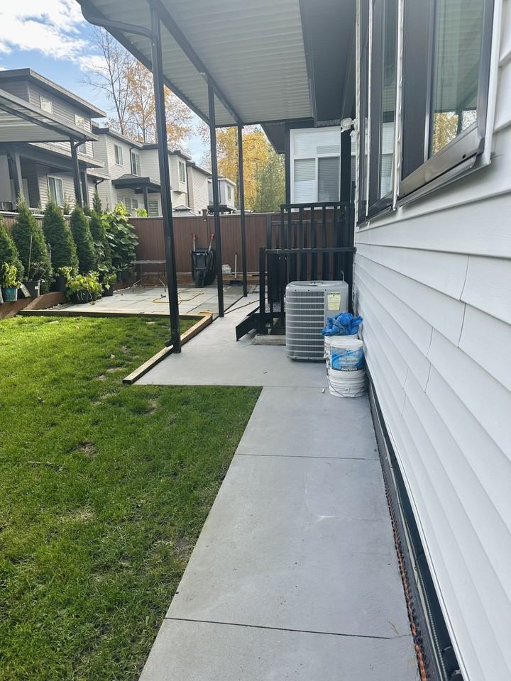 5936 140B Street - Photo 3 of 30