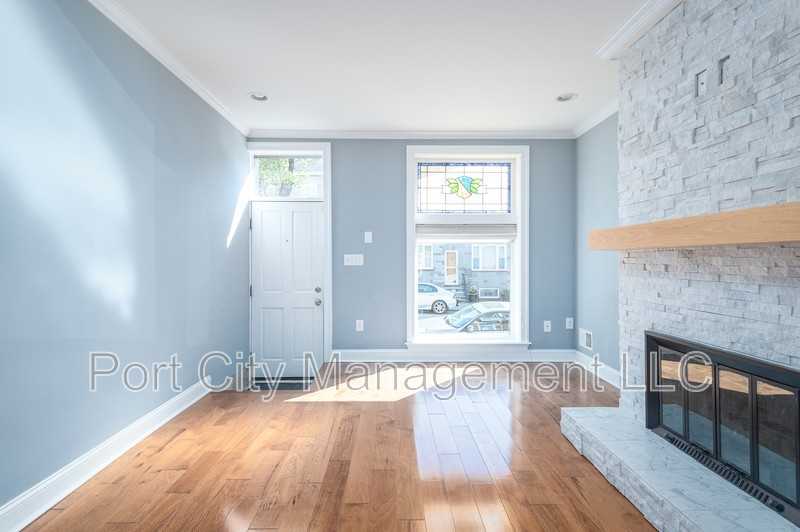 724 S Ellwood Ave - Photo 5 of 27