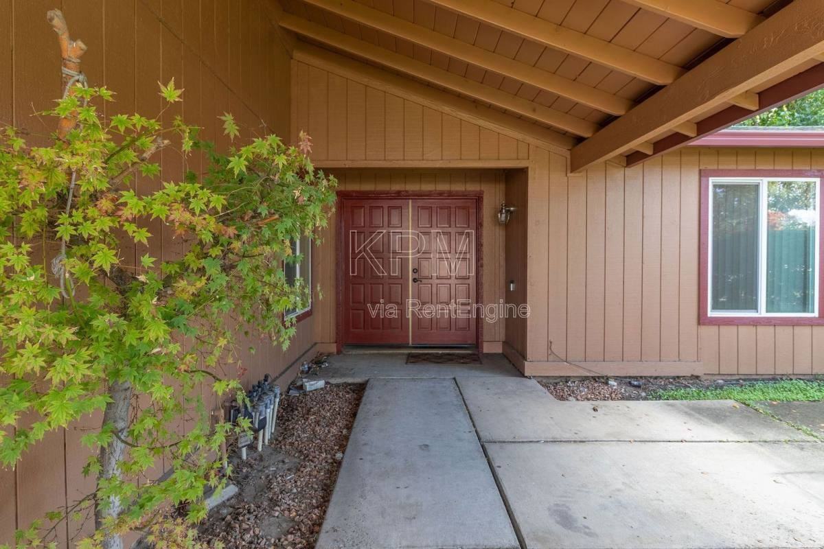 2414 Shropshire Drive - Photo 2 of 10
