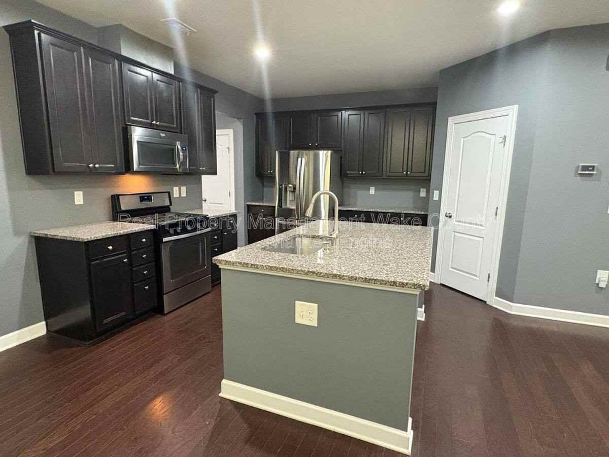 441 Liberty Hill Pass - Photo 3 of 10