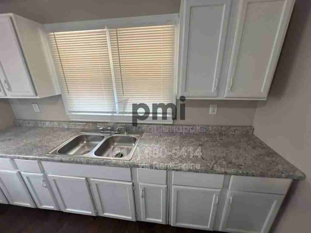 955 S 22nd St - Photo 3 of 10