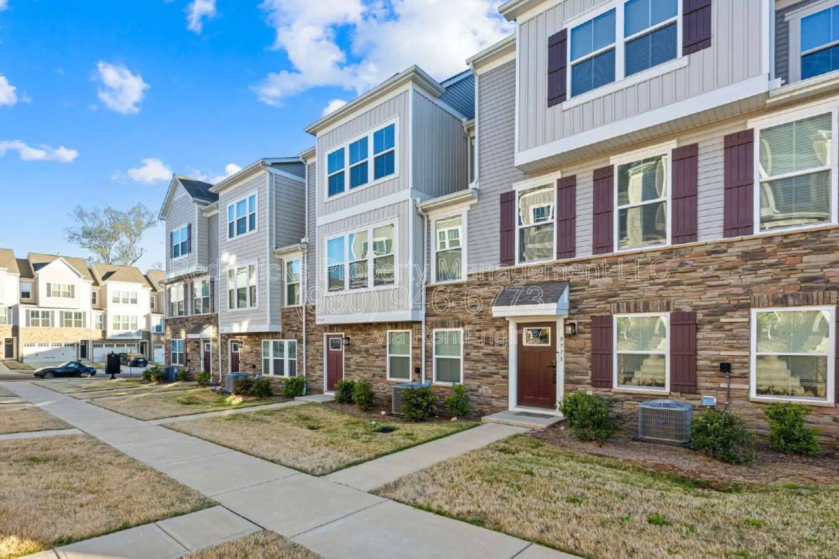 9769 Oaklawn Blvd Nw - Photo 2 of 10