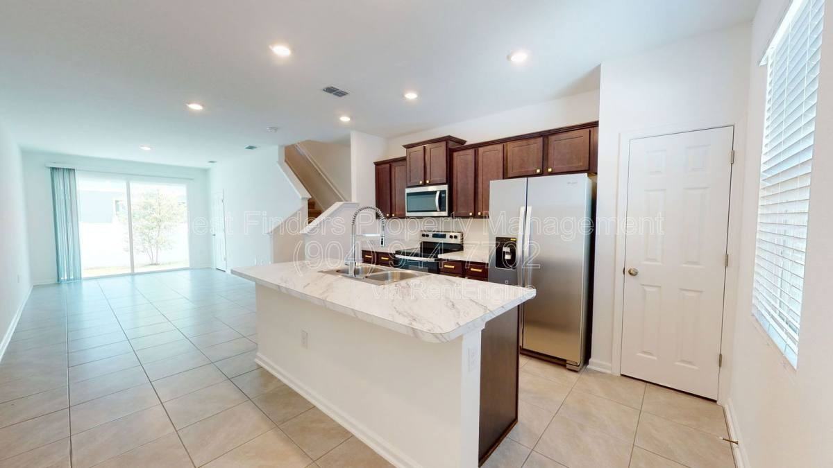 8358 Zenith Cir - Photo 3 of 10