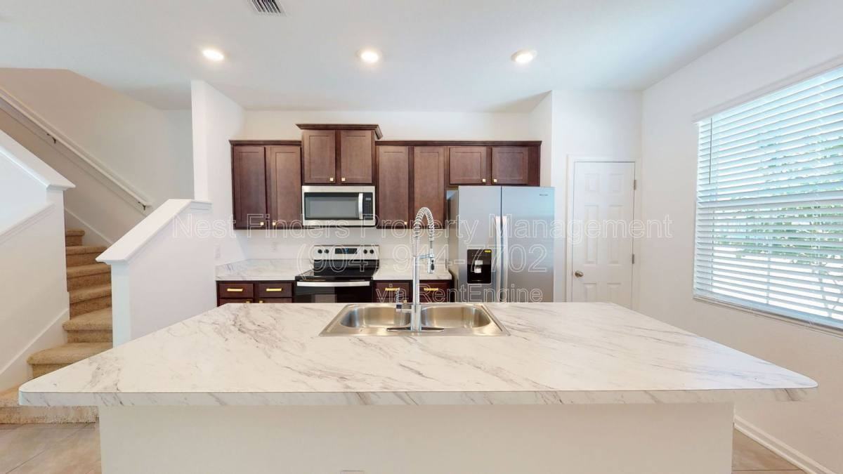 8358 Zenith Cir - Photo 4 of 10