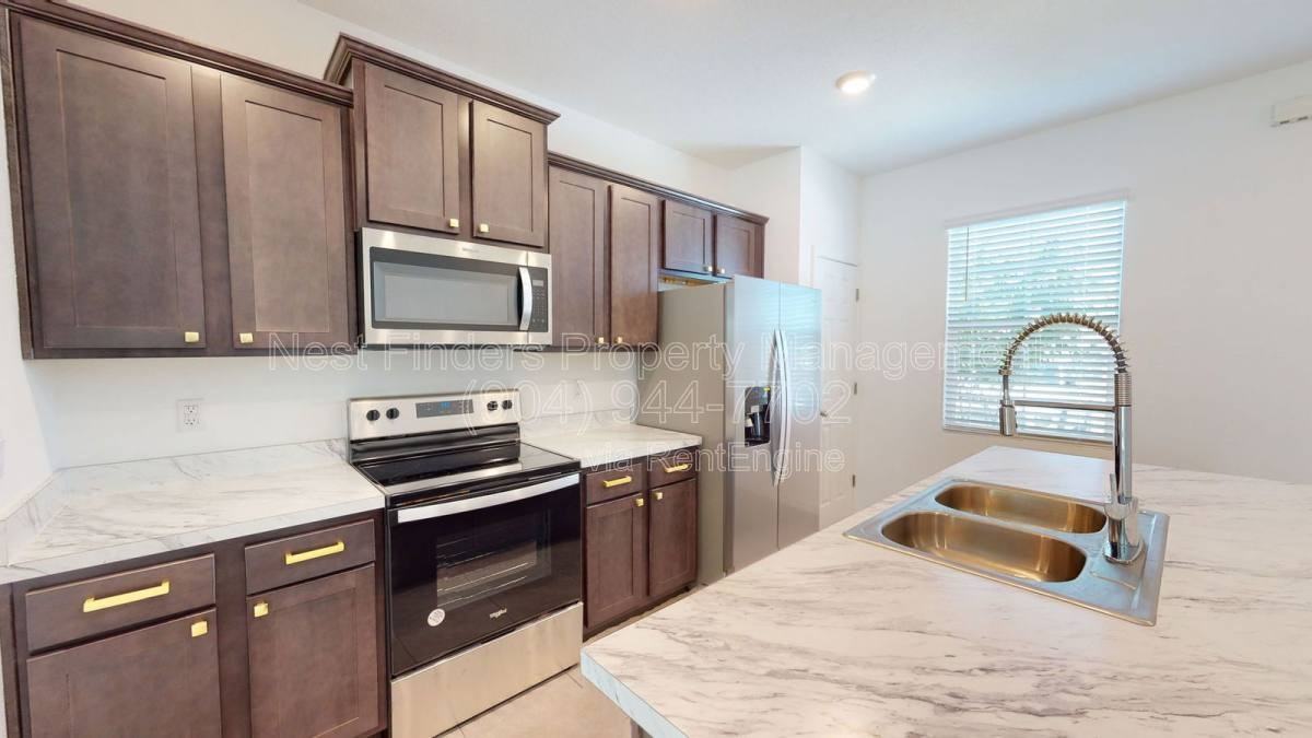 8358 Zenith Cir - Photo 5 of 10