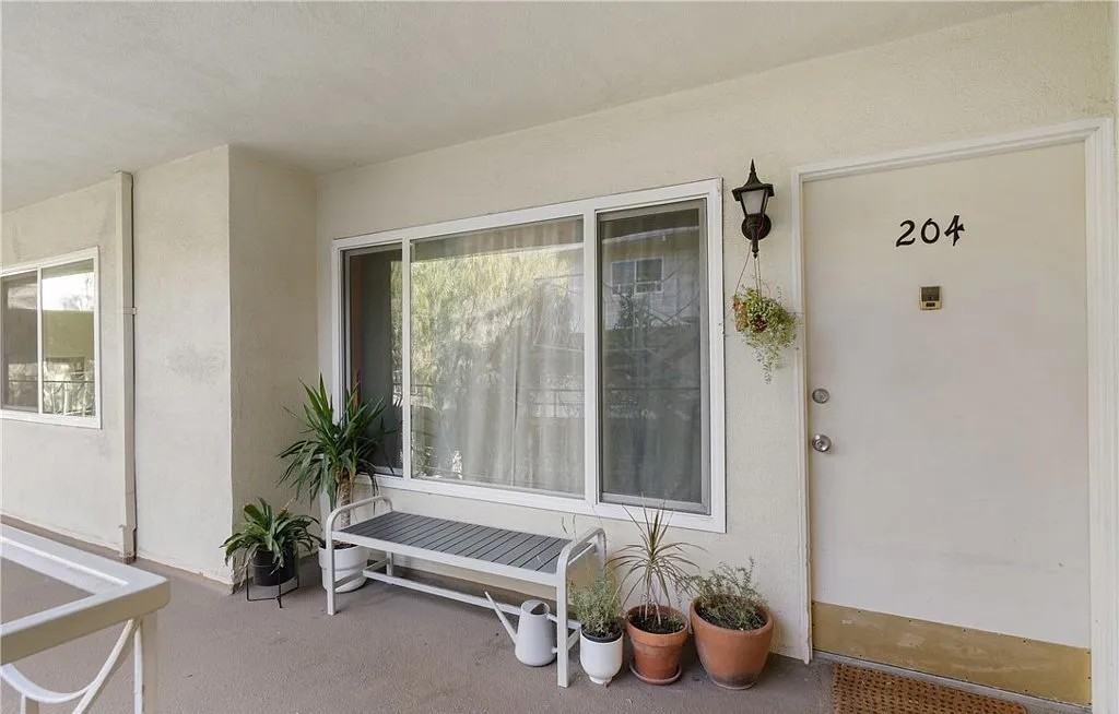 315 N Louise St - Photo 3 of 19