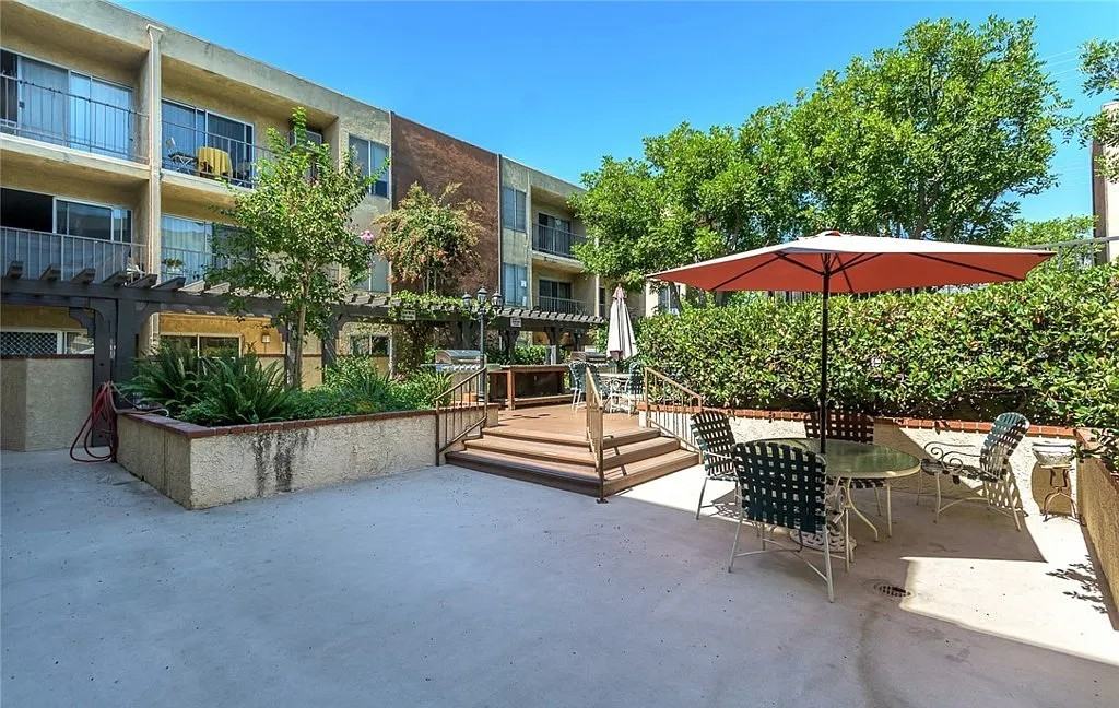 365 Burchett St - Photo 2 of 21