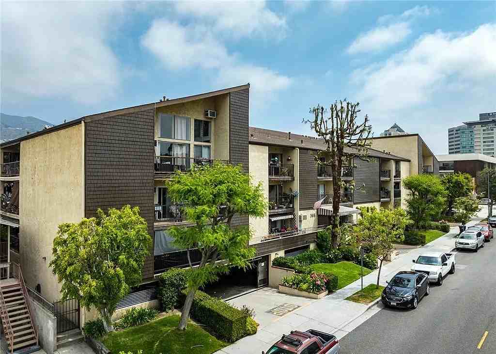 365 Burchett St - Photo 3 of 21