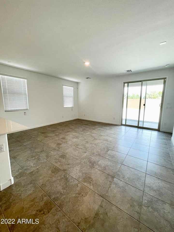 3831 South 63rd Drive - Photo 4 of 40