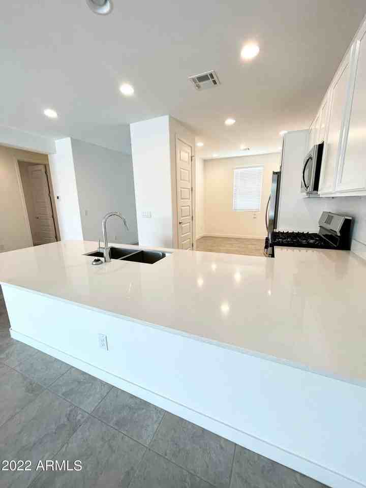 3831 South 63rd Drive - Photo 6 of 40