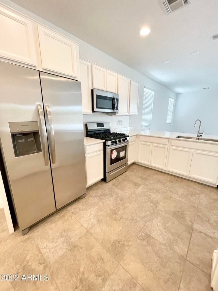 3831 South 63rd Drive - Photo 7 of 40