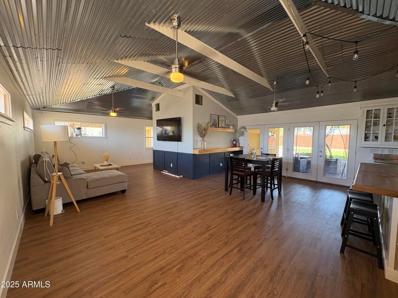 422 West Eva Street - Photo 3 of 50