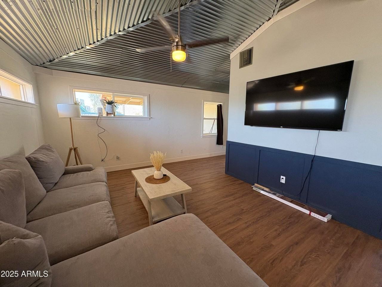 422 West Eva Street - Photo 6 of 50