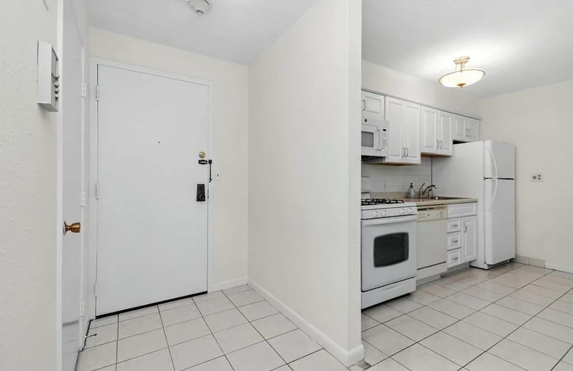 280 Boylston St - Photo 2 of 9