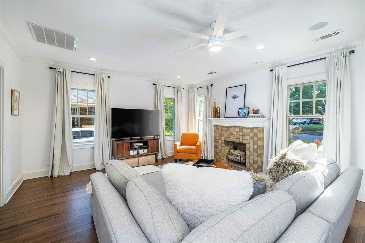 2532 Greene Avenue - Photo 3 of 15