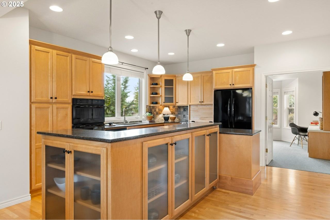 4652 Northwest Skycrest Parkway - Photo 3 of 13