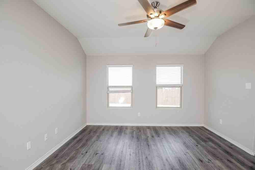 8616 Fawn Hill Ct - Photo 3 of 16