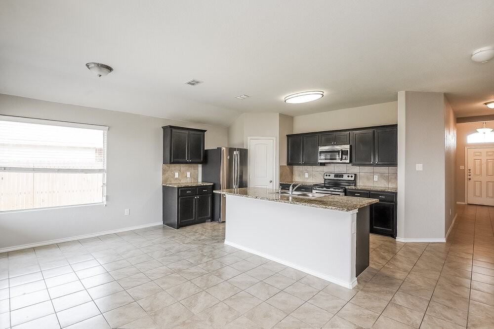 8616 Fawn Hill Ct - Photo 5 of 16