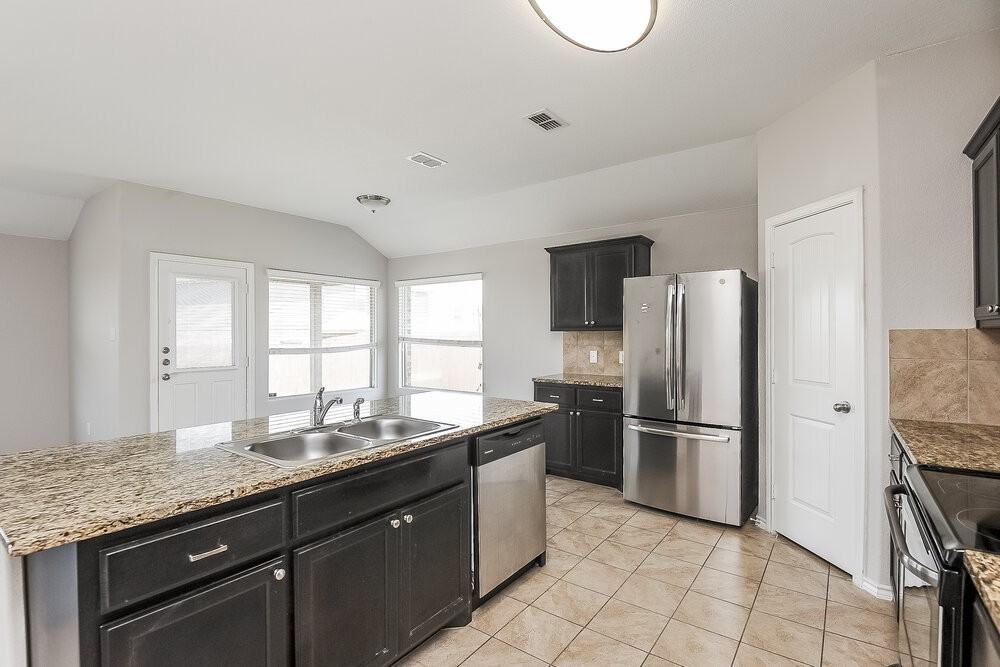 8616 Fawn Hill Ct - Photo 6 of 16