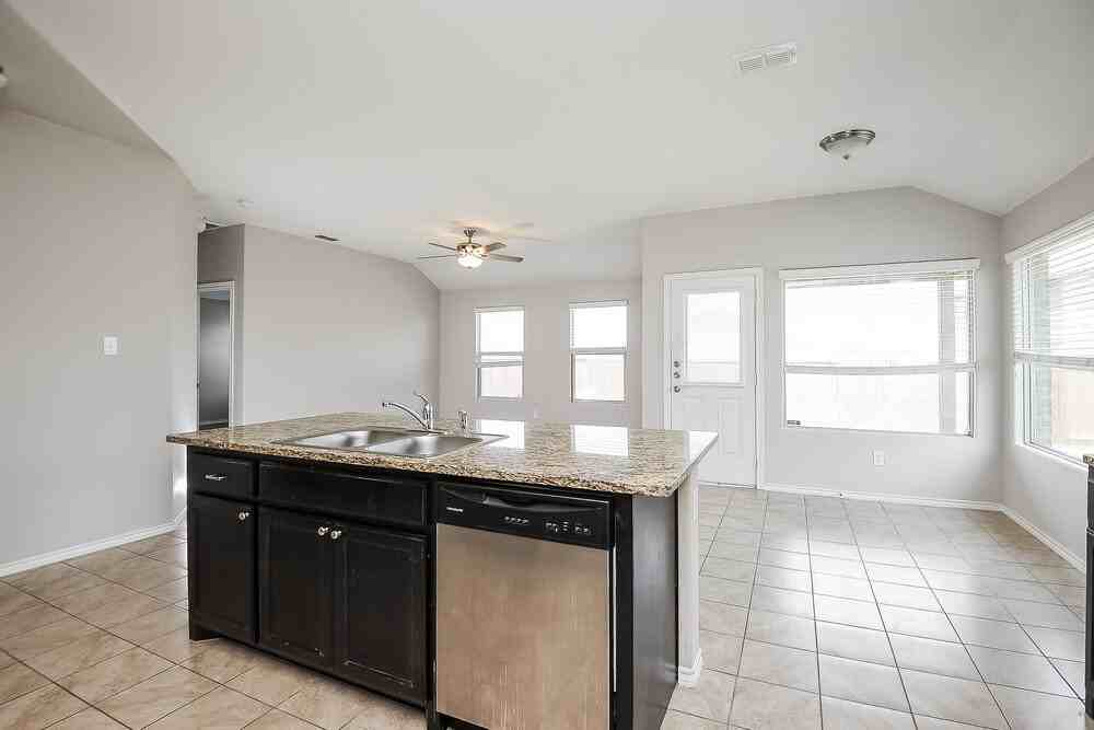 8616 Fawn Hill Ct - Photo 7 of 16