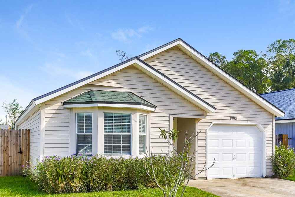 1883 Manitoba Ct S - Photo 3 of 16