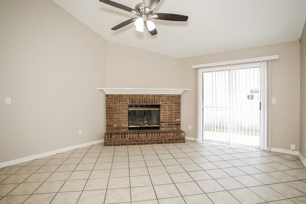 1883 Manitoba Ct S - Photo 4 of 16