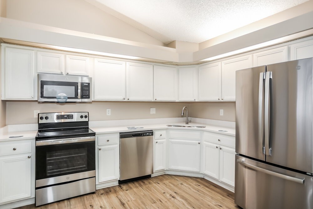 1883 Manitoba Ct S - Photo 6 of 16