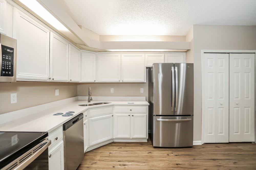 1883 Manitoba Ct S - Photo 7 of 16