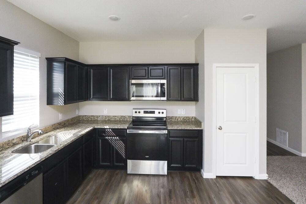 7015 London Fog Dr - Photo 6 of 15