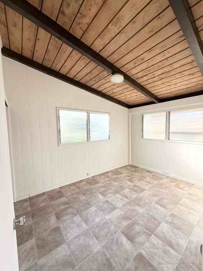 3842 Salt Lake Boulevard - Photo 3 of 7