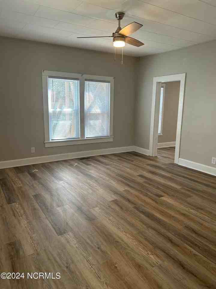 240 W New Hampshire Ave - Photo 5 of 38