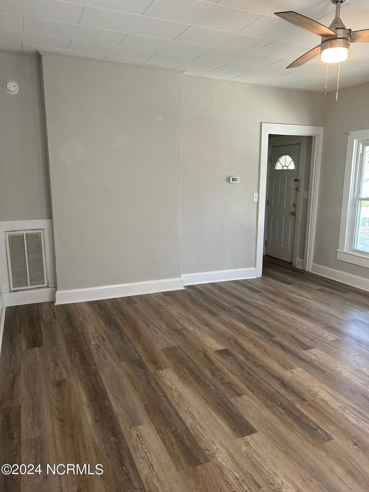 240 W New Hampshire Ave - Photo 7 of 38