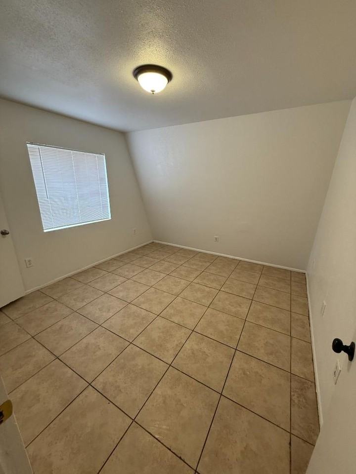 610 E Agua Fria Ln - Photo 2 of 5