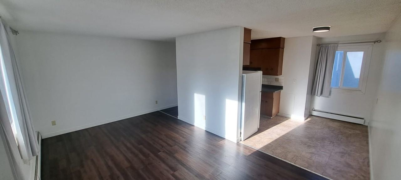 8303 - 8303 100 St #8 - Photo 3 of 9