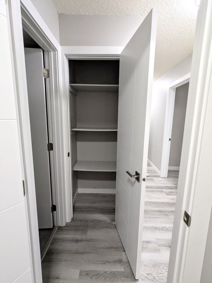 5203 - 5203 52 St #102 - Photo 4 of 10