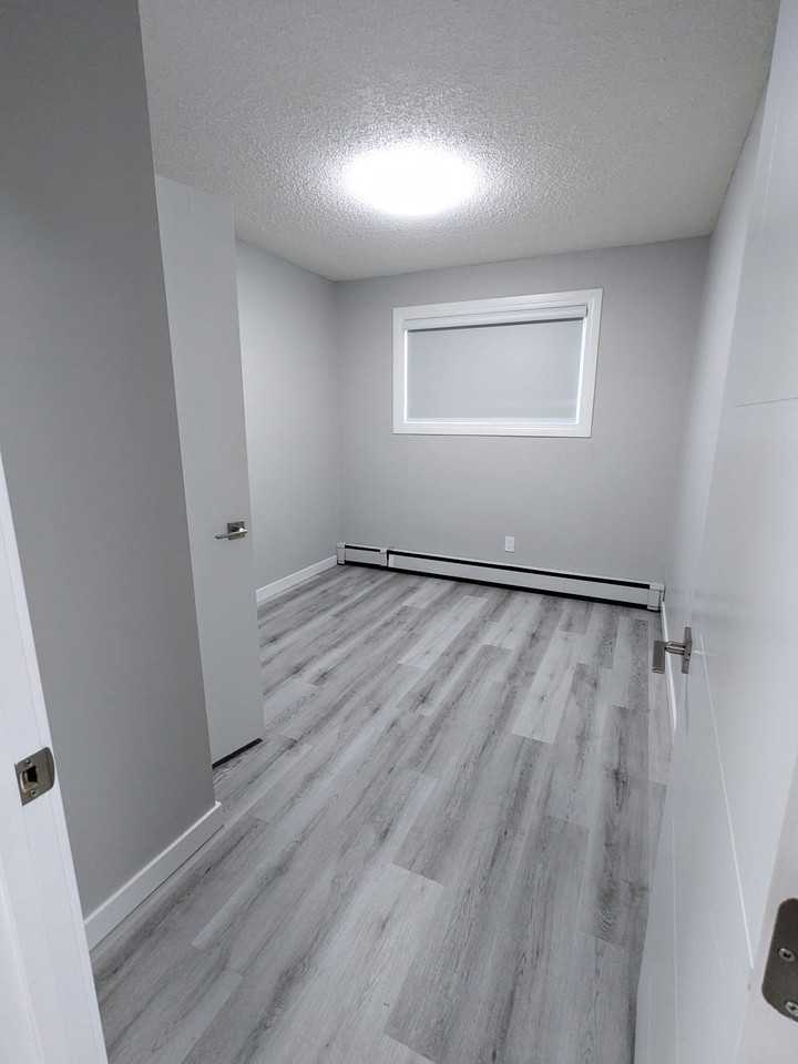 5203 - 5203 52 St #102 - Photo 7 of 10