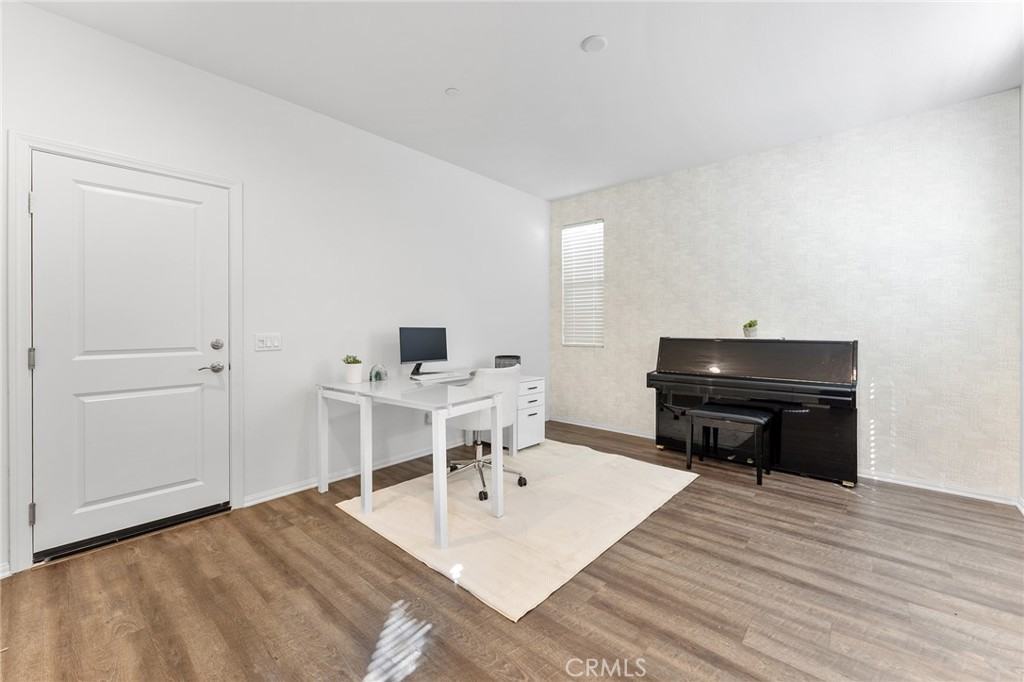 152 Dorsett Ave #152 - Photo 3 of 25