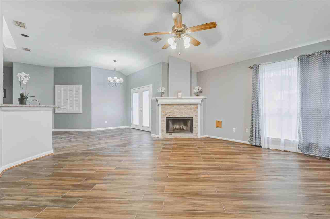 4506 Silverlake Dr #4506 - Photo 3 of 33