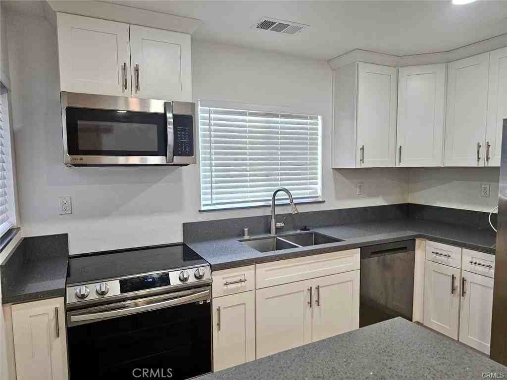 769 East 7th Street #769B - Photo 3 of 12